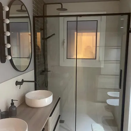 Olympic Village Apartment *